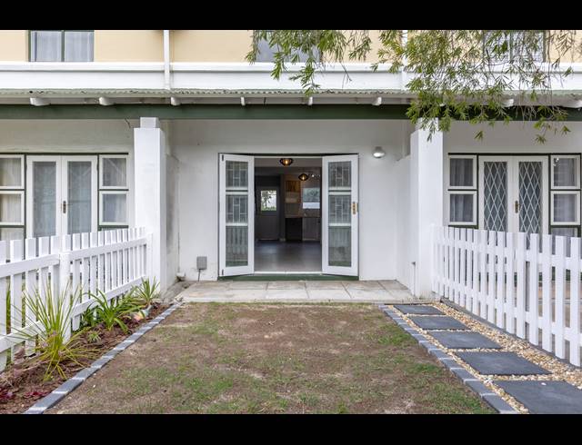 2 BEDROOM SECTIONAL TITLE RENTED IN RONDEBOSCH EAST